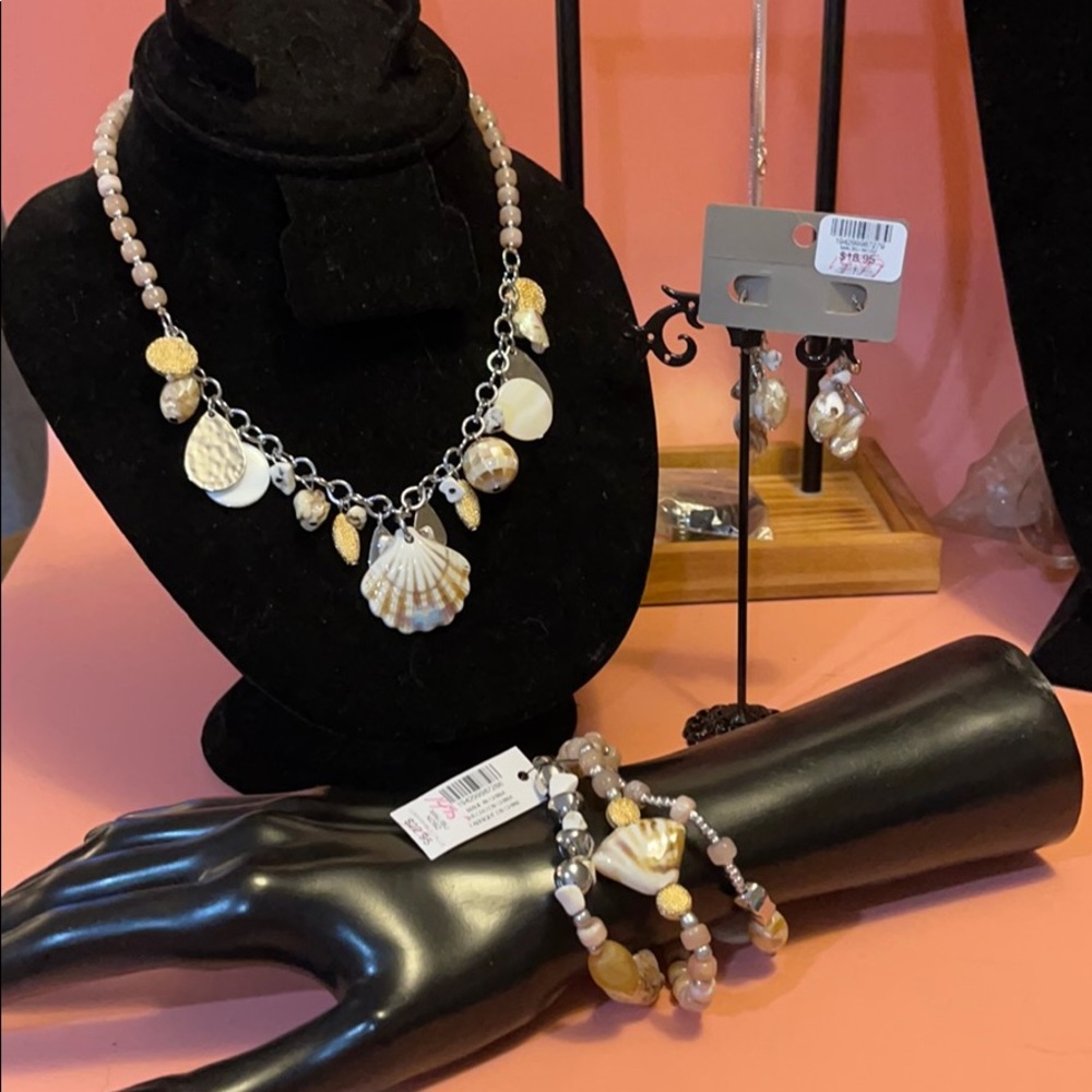 Chico’s NWT faux shell necklace, bracelet&earring4